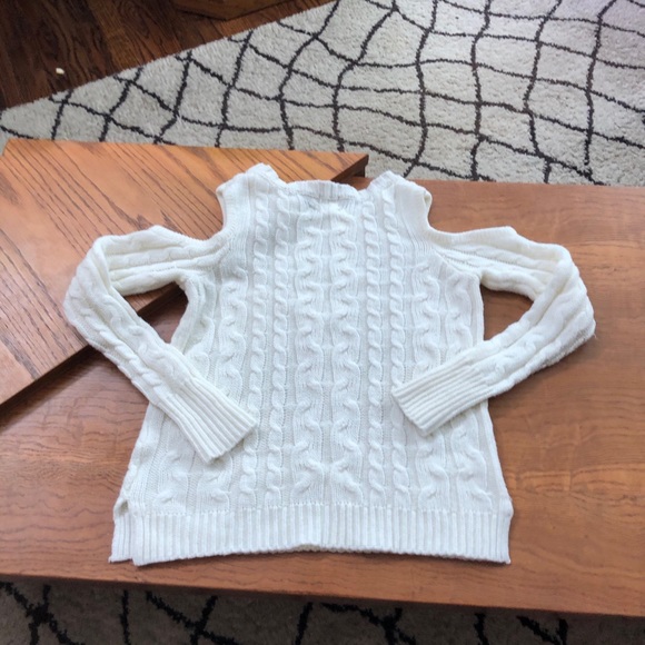 Cold shoulder sweater - Picture 3 of 10
